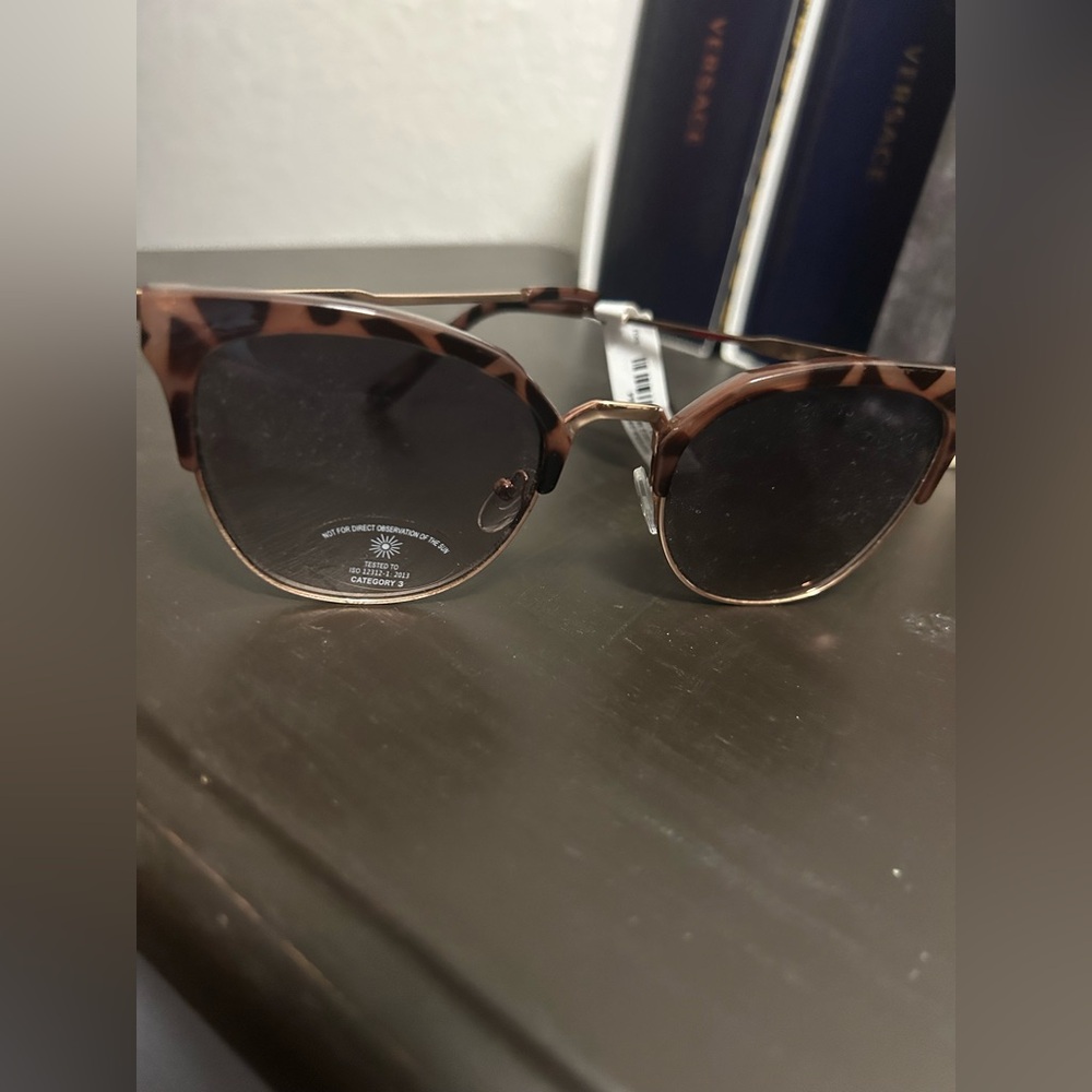 ALDO cat-eye sunglasses - Picture 3 of 4